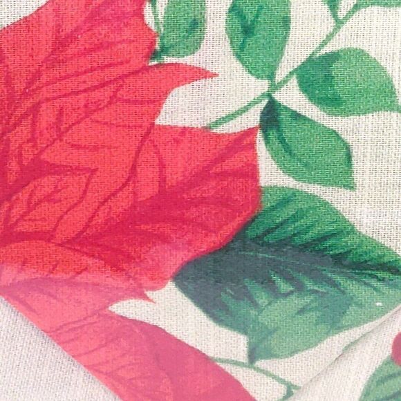 NEW Huntington Home Tablecloth 70" Round w 6 Napkins 17x17" Poinsettia Christmas - Picture 2 of 3